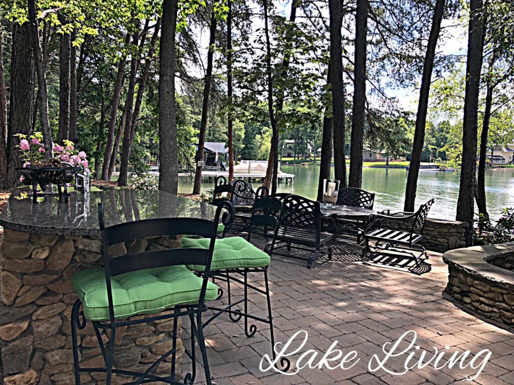 Lake Living 2018 The Maxwell House Group