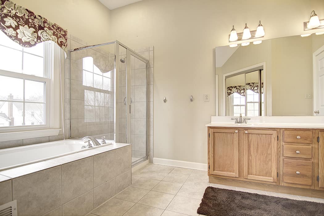 Great master bath with enormous closet in Raeburn South Charlotte