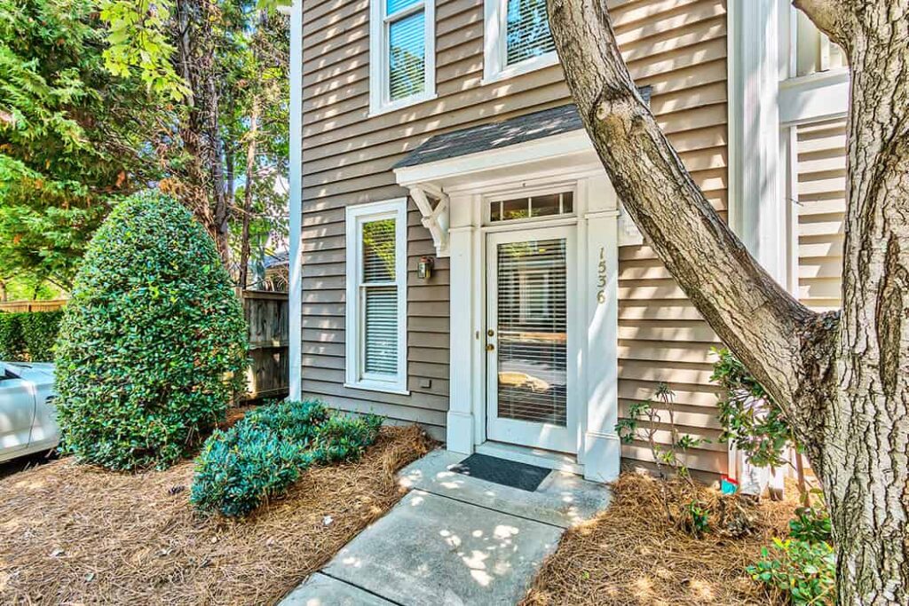 SORRY, TOO LATE Great End Unit Condo in DILWORTH in Latta Heights! Charlotte NC Homes for