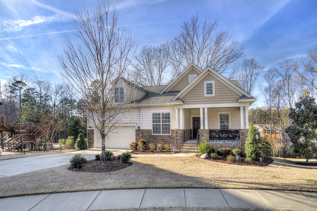 Basement home in Popular Steele Creek neighborhood Creekshire Estates